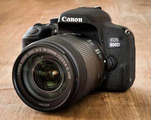 دوربین دیجیتال کانن مدل EOS 800D به همراه لنز 18-135 میلی متر IS STM